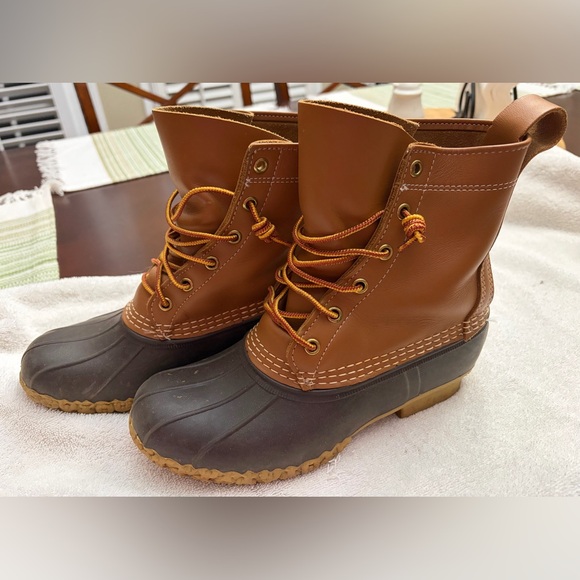 L.L. Bean Shoes - L.L. Bean Ladies Bean Boots in Tan and Brown AKA “Duck Boots” 🤎